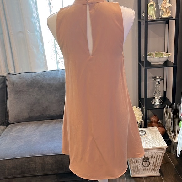 Lovers & Friends Plush Sleeveless dress. Beautiful top. Excellent condition - Picture 4 of 11